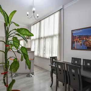 Dzmebi Kakabadzeebi 7 Apartment